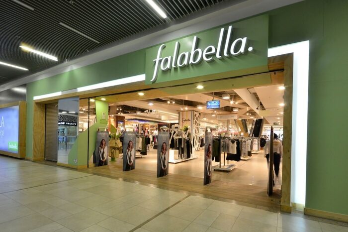 Falabella anunció que cierra cuatro tiendas y busca socio para hacer más rentable las operaciones en Argentina