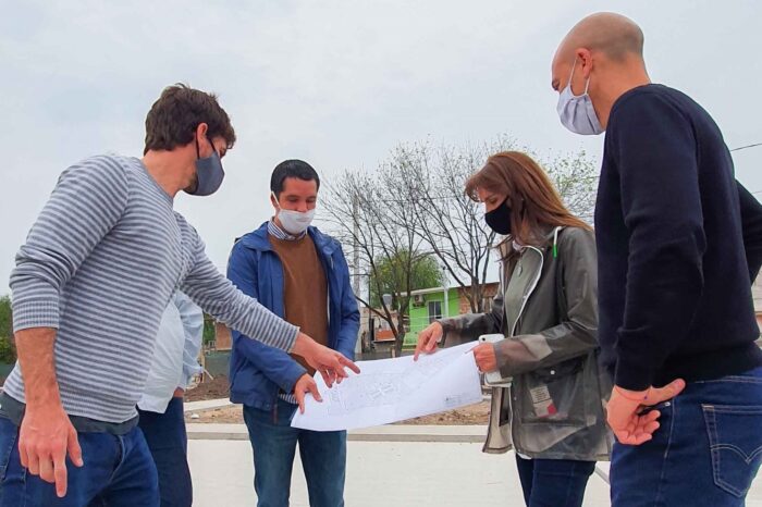 Juan Andreotti recorrió la obra de la nueva Plaza del Barrio San Martín