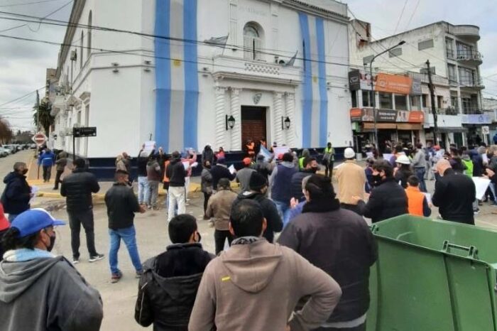 Arquitectos y constructores de Pilar volvieron a reclamar la habilitación del sector frente al Palacio Municipal