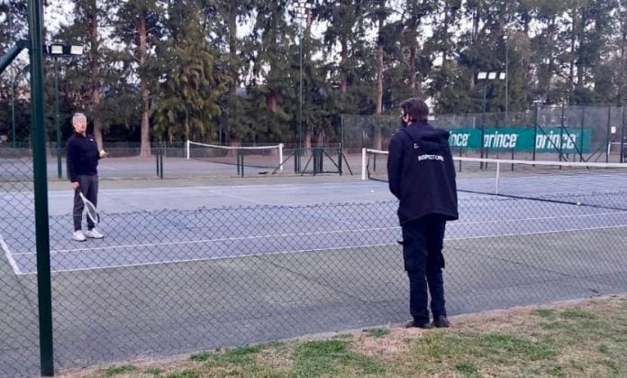 Clausuran canchas de tenis en barrios cerrados de Pilar por no respetar la cuarentena