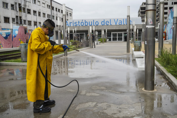 Se realizó un operativo de desinfección en la estación de trenes Aristóbulo del Valle
