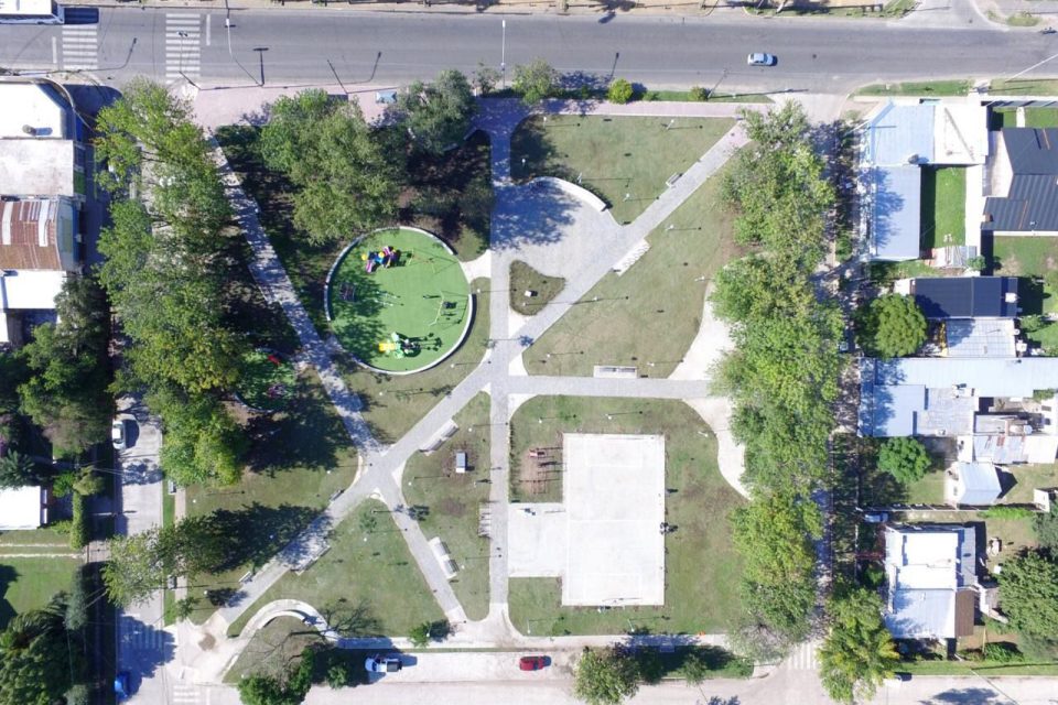 Se renovó integralmente la plaza frente al cementerio de San Miguel